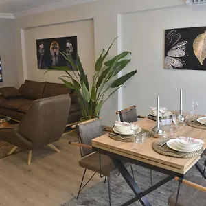 Sea View, Your In The Center Of Alsancak Apartment